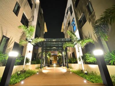 Hotel The Charm Resort Phuket - Bild 2
