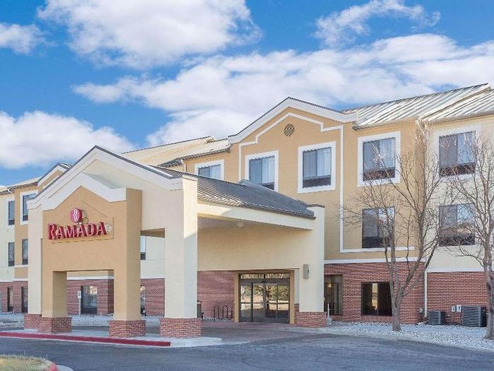 Hotel Ramada by Wyndham Denver International Airport - Bild 1