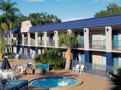 Clarion Inn & Suites Clearwater