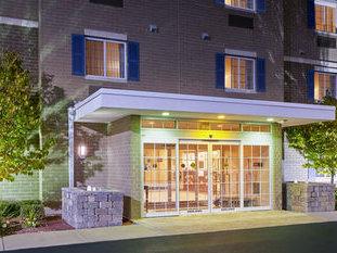 Candlewood Suites Milwaukee Airport