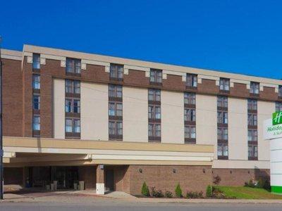 Holiday Inn & Suites Mansfield-Conference Center