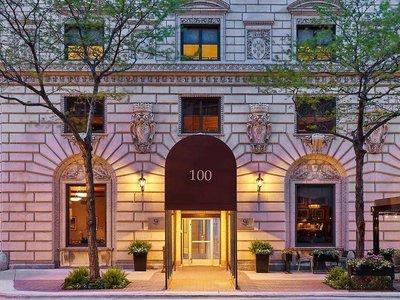 The Tremont Chicago Hotel at Magnificent Mile