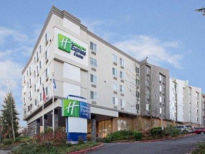 Holiday Inn Express & Suites Seattle-Sea-Tac Airport