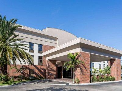 Days Inn & Suites Fort Myers Near JetBlue Park