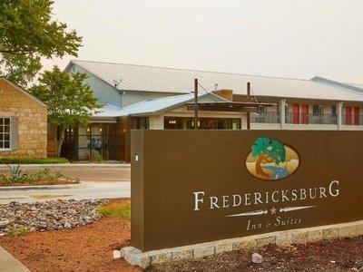 Fredericksburg Inn & Suites
