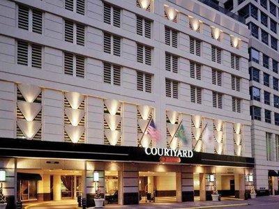 Courtyard by Marriott Downtown River North