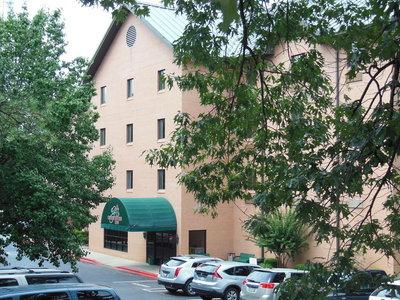 Guest Inn & Suites Midtown Medical Center