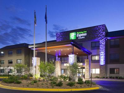 Holiday Inn Express & Suites Minneapolis - Golden Valley