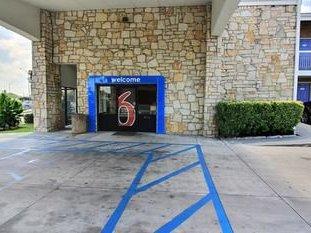 Motel 6 Austin Central - South/Univer. of TX