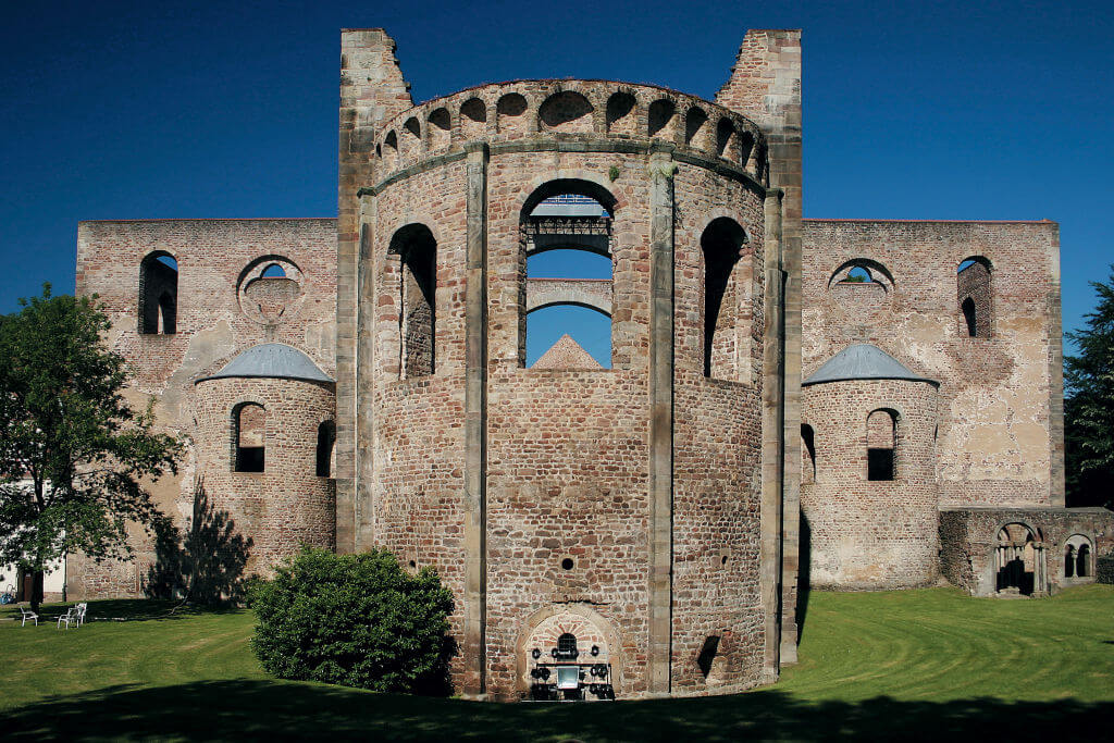  Festspiele Bad Hersfeld: Aufregendes Freilichttheater mit Starbesetzung Illustration 