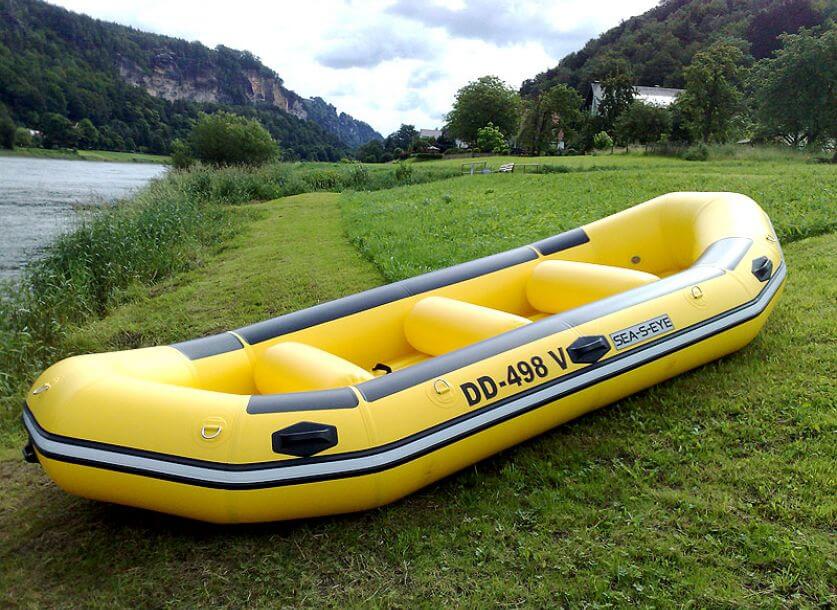 Das Bott steht für das Abenteuer schon bereit