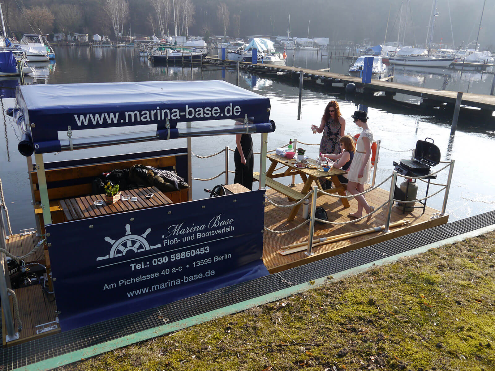 Marina Base, Hafen, Boot, Bar, Restaurant, Rettungsreifen, Tisch, Stühle