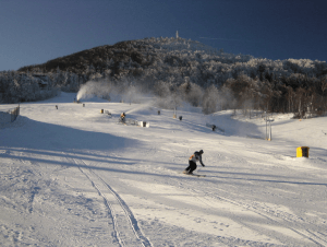 Abfahrt Ski fahren Piste Berg Schnee