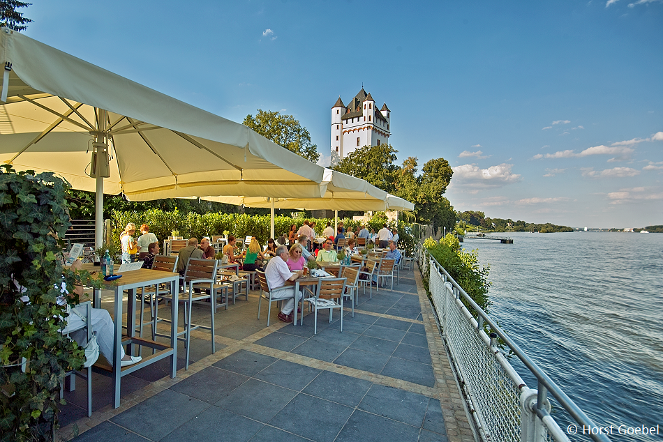 Essen mit Ausblick auf den Rhein ist immer etwas Besonderes