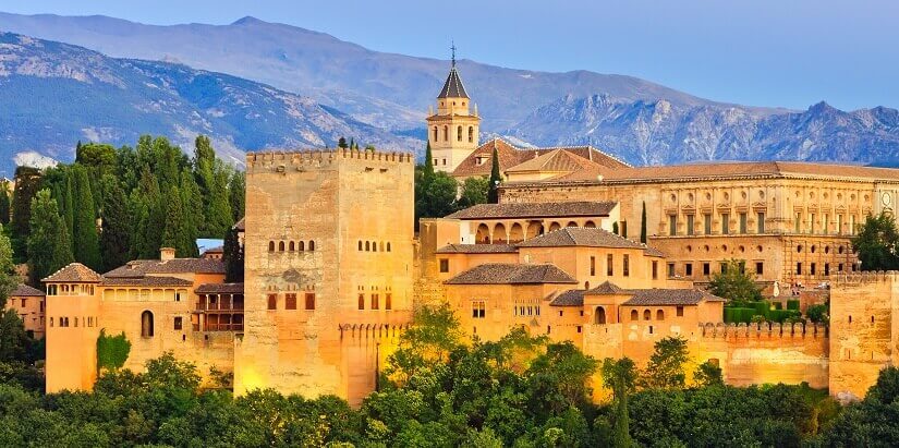 Die Burganlage "Alhambra" bei Granada