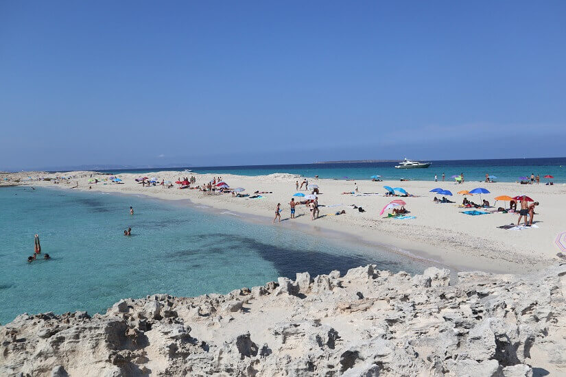 Bild Playa de ses Illetes auf Formentera lockt viele Urlauber