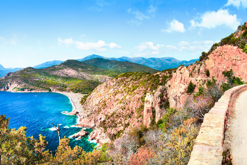 Calanche Rote Felsen am Meer Korsika Frankreich