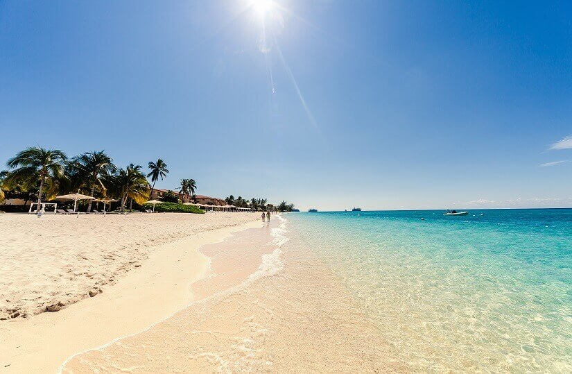 Seven Mile Beach auf Grand Cayman
