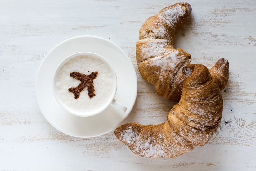 Snacks und Kaffee am Flughafen