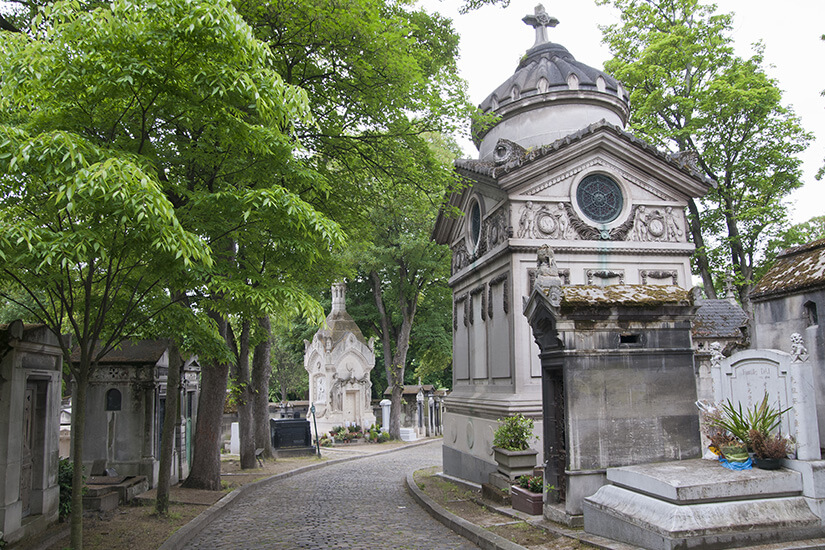 Berühmter Friedhof Pere Lachaise in Paris