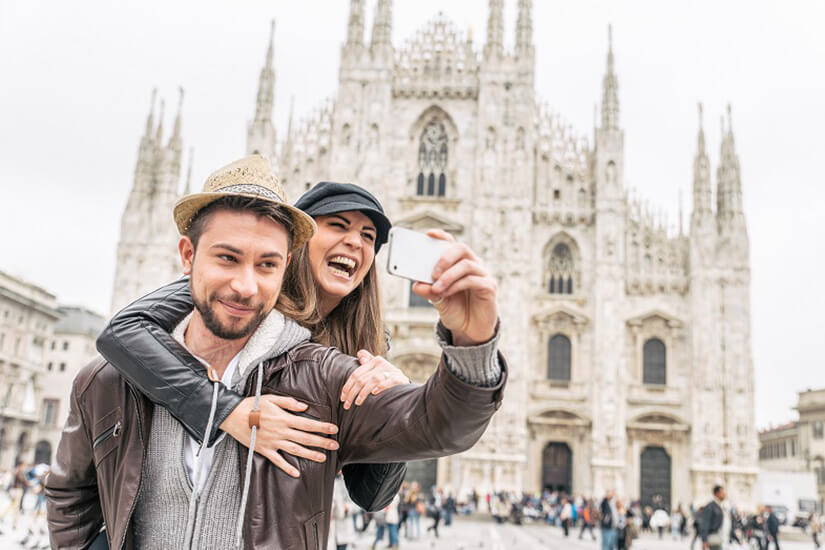 Keine Roaming-Kosten: Selfie mit Mailänder Dom verschicken