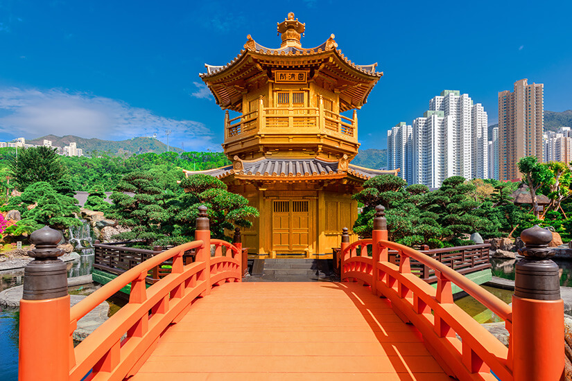 Goldener Pavillion und Brücke bei Chi Lin