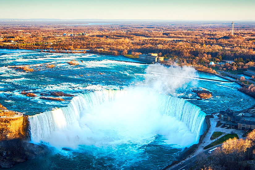 Der Niagarafall von der kanadischen Seite