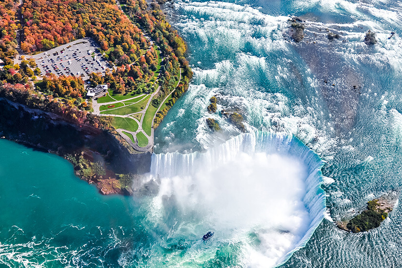 Von kanadischer Seite die Niagarafälle betrachten