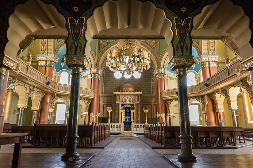 Reich verzierter Innenraum der jüdischen Synagoge in Sofia