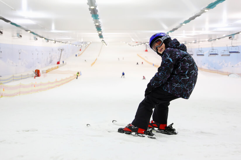 Indoor Skihalle mit Schnee bei jedem Wetter