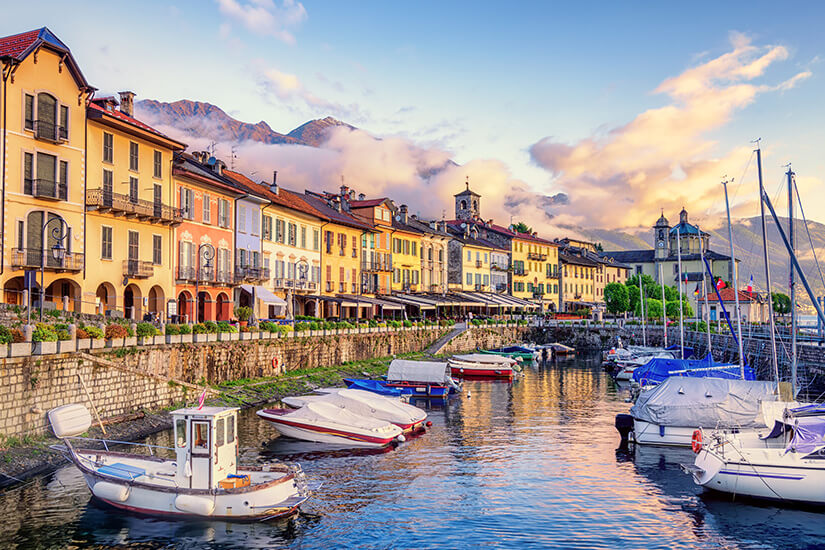 Boote am alten Hafen von Cannobio