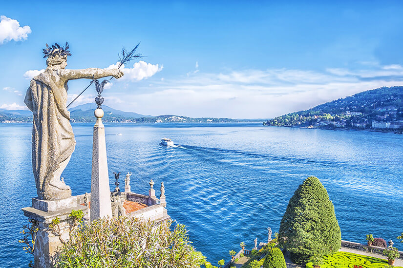 Skulptur und Blumengarten auf der Isola Bella