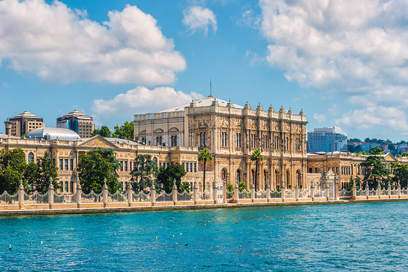 Dolmabahce Palast vom Wasser aus
