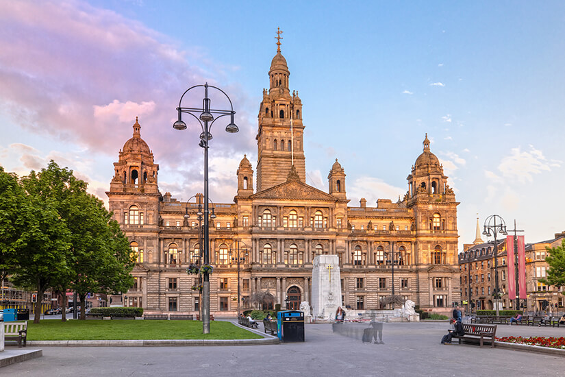 Glasgow City Chambers, davor der George Square