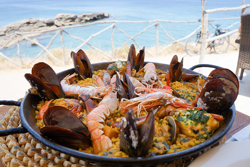 Paella auf Mallorca genießen