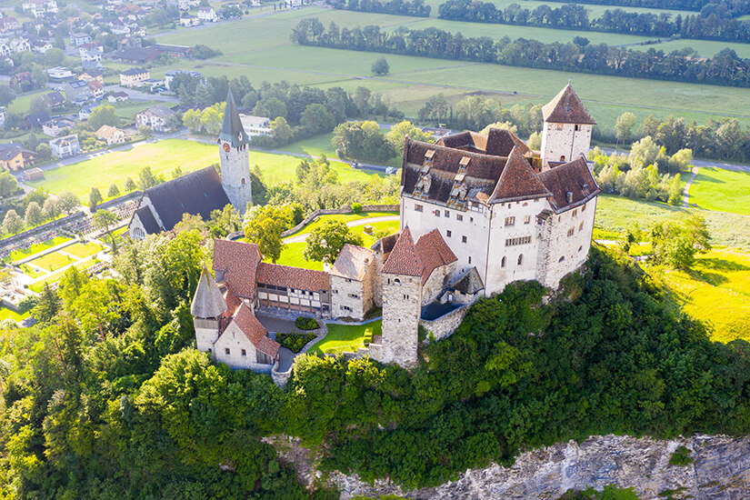 Burg Gutenberg liegt im suedlichen Liechtenstein