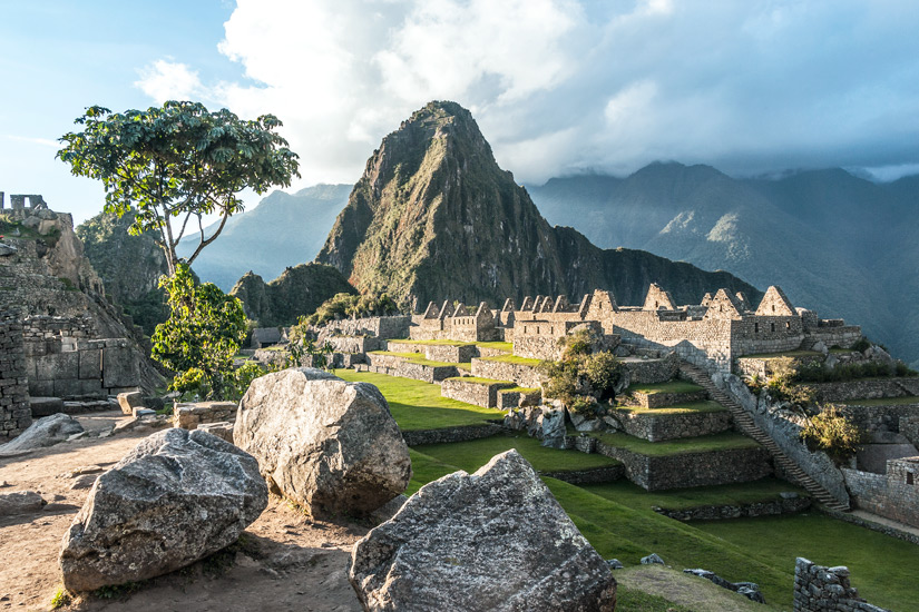 Ueberreste-Tempel-Haeuser-Machu-Picchu
