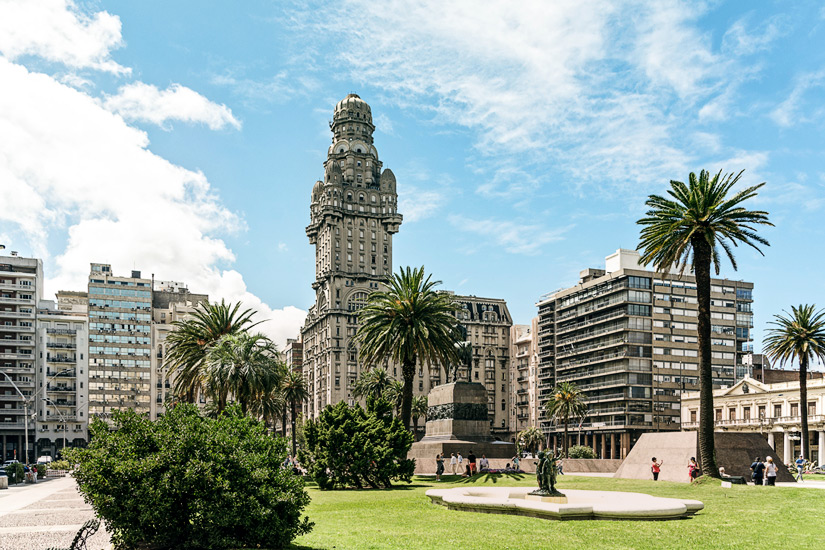 Der Palacio Salvo und die Plaza Independencia