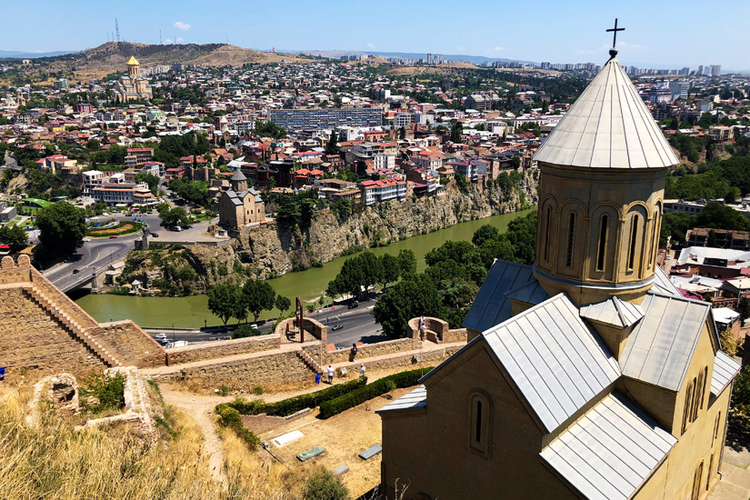Der Fluss Kura und die Tifliser Altstadt