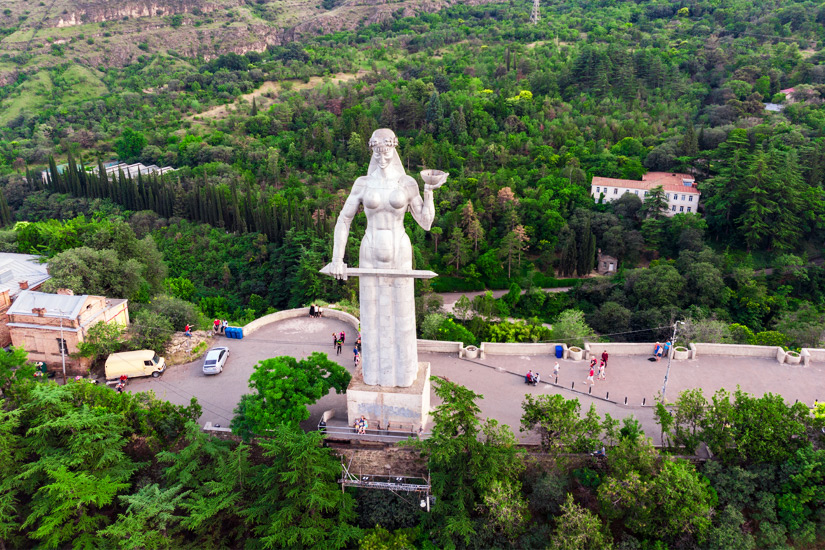 Die Mutter Georgiens haelt Wache