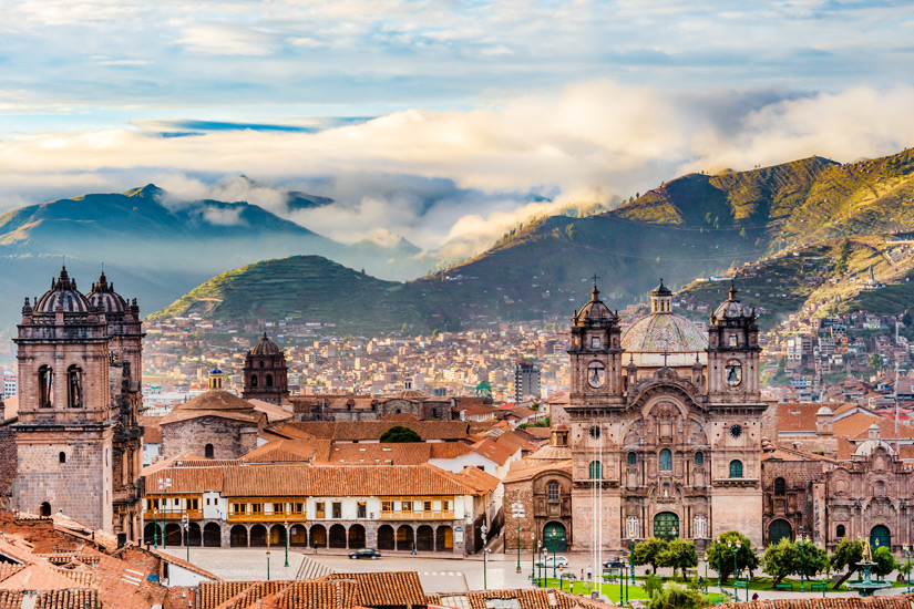 Jesuitenkirche-an-der-Plaza-de-Armas-in-Cusco