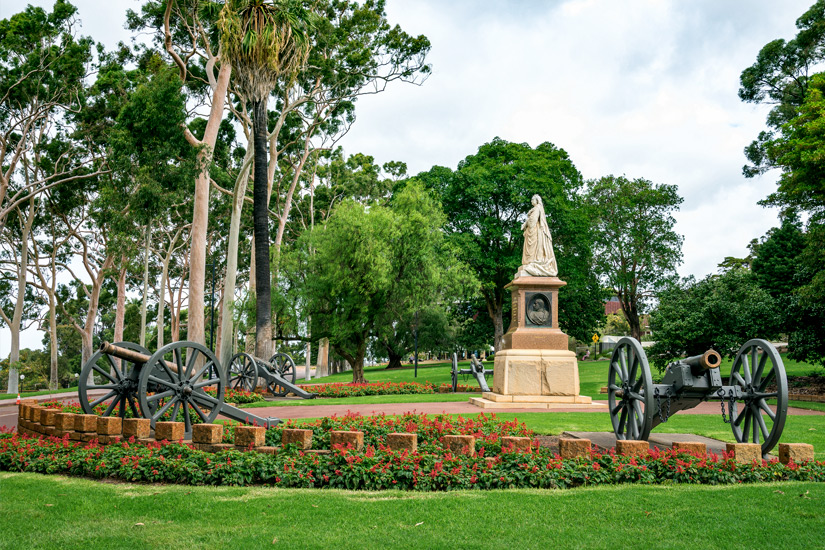 Statue-der-Koenigin-Victoria im Park