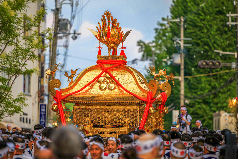 Festumzug-im-Rahmen-des-Tenjin-Matsuri