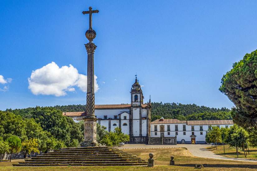 Das-Mosteiro-de-Sao-Martinho-de-Tibaes