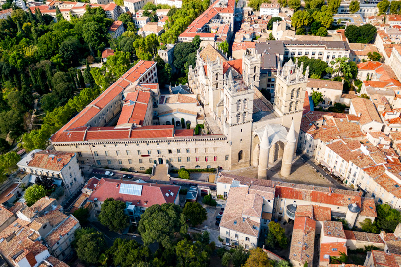 Die-Kathedrale-von-Montpellier-aus-der-Vogelperspektive