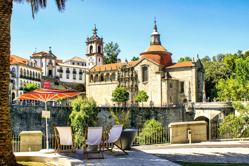 Blick-auf-das-Kloster-Sao-Goncalo