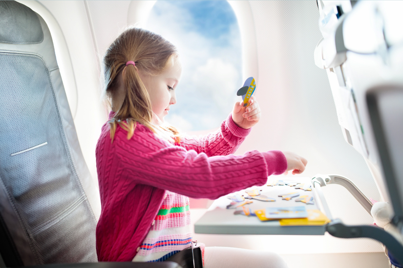 Kinderbeschäftigung-im-Flugzeug