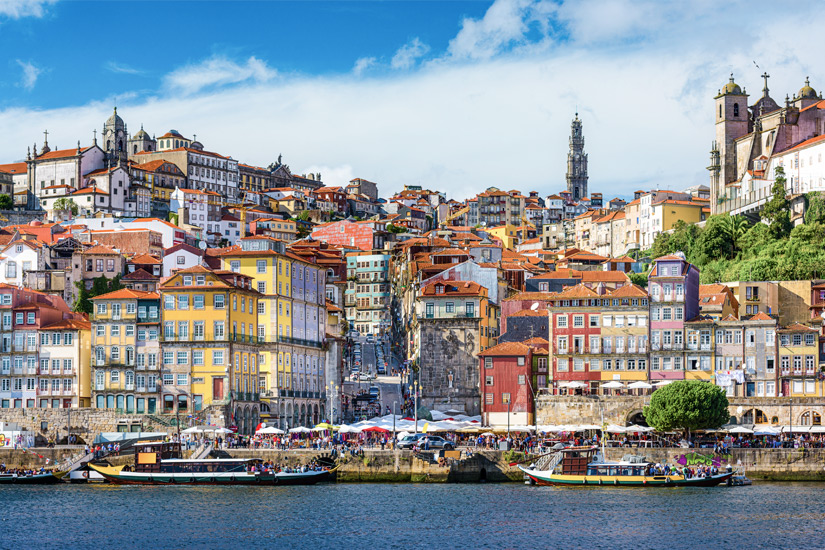 Blick-auf-Portos-Altstadt-vom-Douro-aus