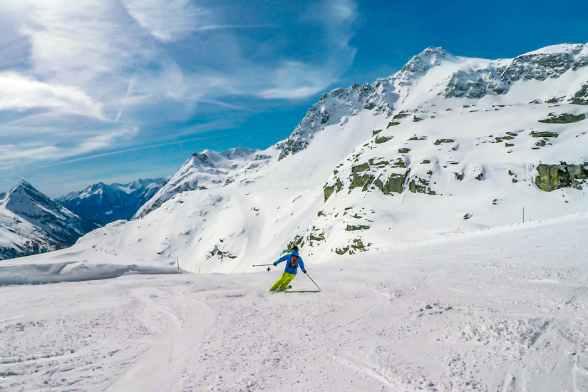 Skifahren-am-Moelltaler-Gletscher