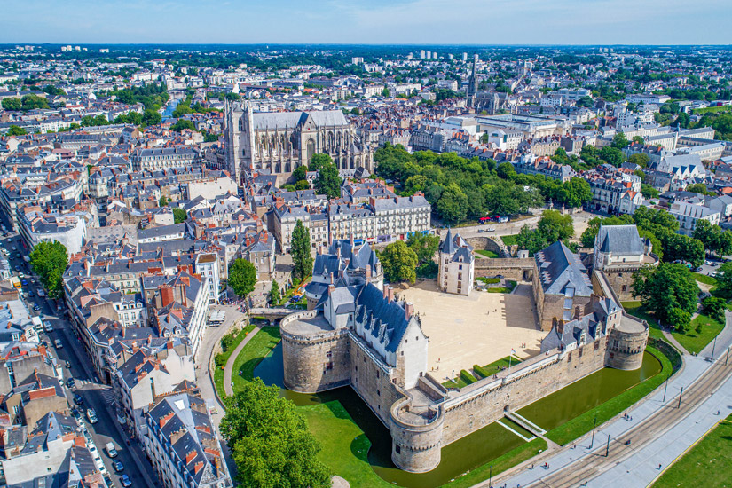 Nantes-Blick-auf-das-Schloss-und-die-Kathedrale